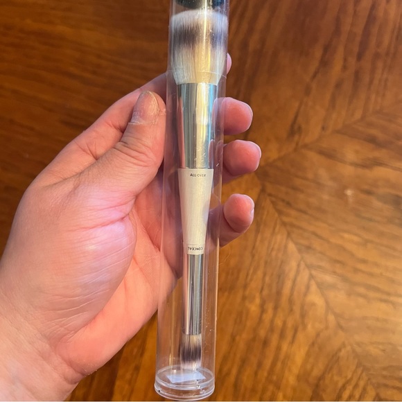 IT Cosmetics Heavenly Luxe Bye Bye Foundation Brush - Picture 6 of 6